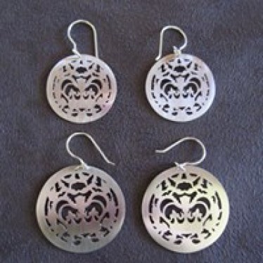 crownie earrings (plain), silver and pearl